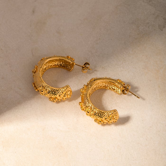 1 pair classic series retro flower stainless steel  gold plated women hoop earrings 